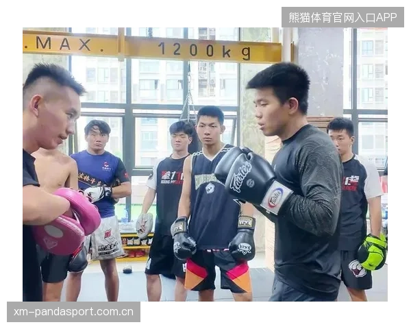 UFC力量训练进入极限阶段：突破极限，成就拳台传奇